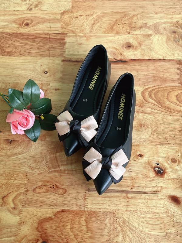 Giày búp bê nữ mũi nhọn đế bệt thấp gắn nơ 2 màu đen đi học chơi làm siêu xinh Shoes Giày Bệt Gót Thấp