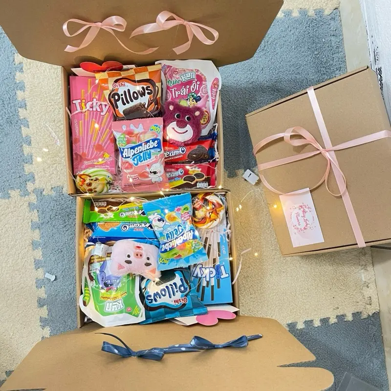 Box bánh kẹo kèm mặt gấu tặng nam và nữ vào các dịp sinh nhật lễ tết , ngày kỷ niệm  shop có tặng kèm đèn và thiệp , hộp size 25x25 3
