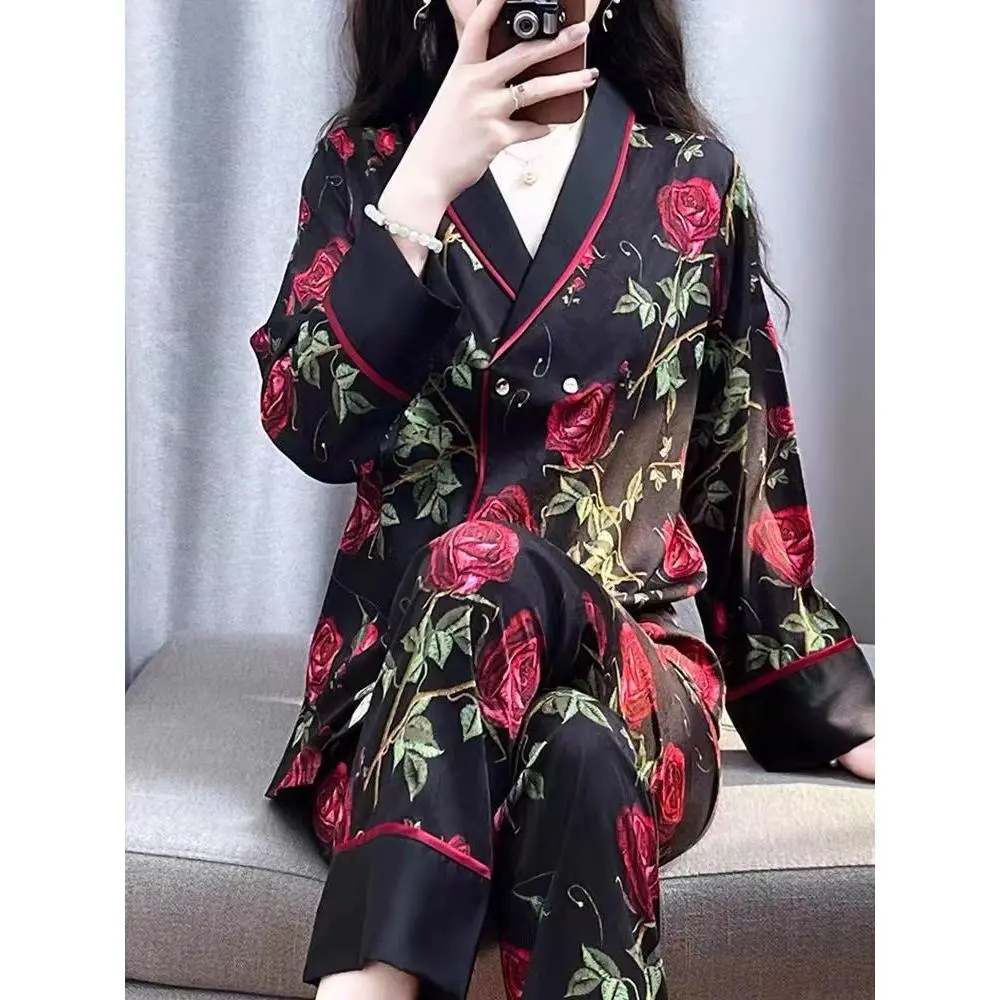 Bộ đồ ngủ in hoa hồng đen cao cấp dành cho phụ nữ, đồ mặc nhà lụa lạnh ngọt ngào, cổ áo trái cây Xanh Lá thanhhải chăng, mùa xuân và mùa thu, mới
