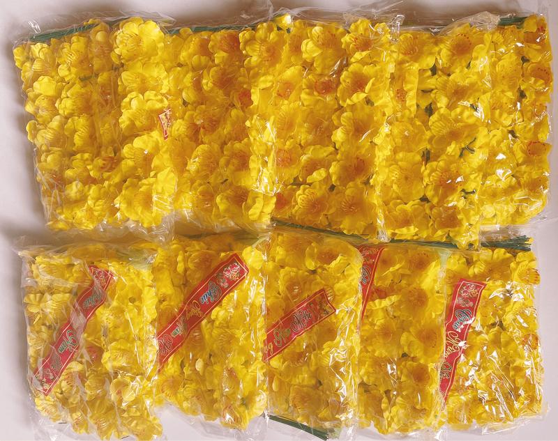 Product Introduction of Combo 5 - 10 (Bịch 40 bông mai/40 bông đào giả + kèm kẽm, lá xanh) - trang trí cây mai, cây đào cho nhà, nhà hàng Decor Decor Phòng 2
