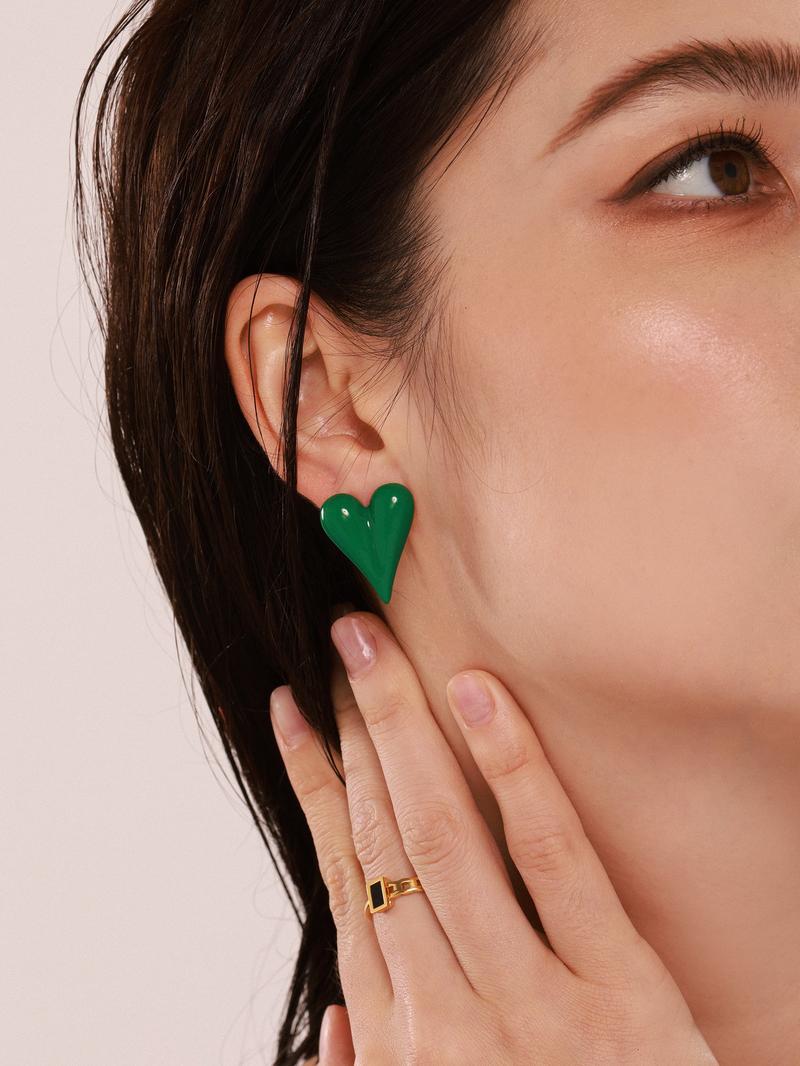 Product Introduction of Weighted Glaze Heart Earrings Ins Style Niche Heart Ear Studs for Women Stainless Steel PVD Plating Factory 5