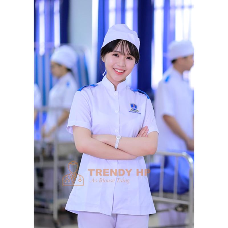 Bộ quần áo blouse trắng trơn Cổ Lãnh Tụ có CẦU VAI XANH - áo blue điều dưỡng dược sỹ y tá thực tập sinh có cầu vai