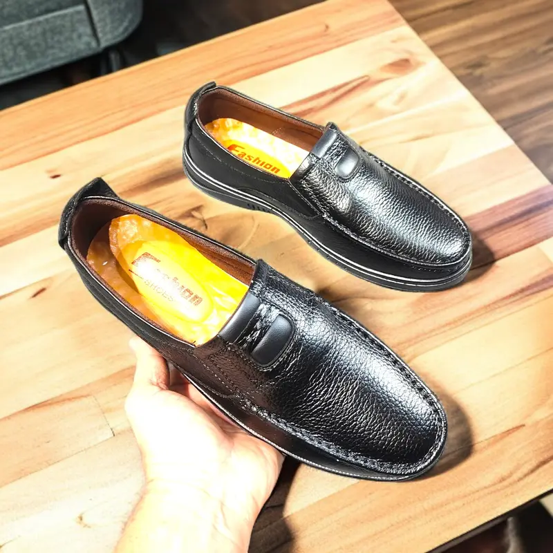 Giày Da bò trung niên cao cấp có 2 màu nâu đen đế cao su đươc khâu chắc chắn size từ 38 đến 43 phom dáng ôm chân, đế chống trơn ( Hàng Hộp ) Nam đế bằng 0