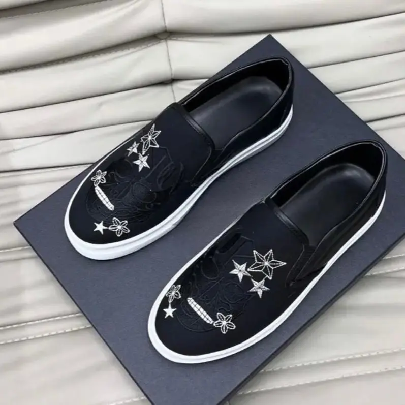 Giày lười slip-on xích thêu hình mặt quỷ hoạ tiết phong cách trẻ 2024 full size cho ae 1