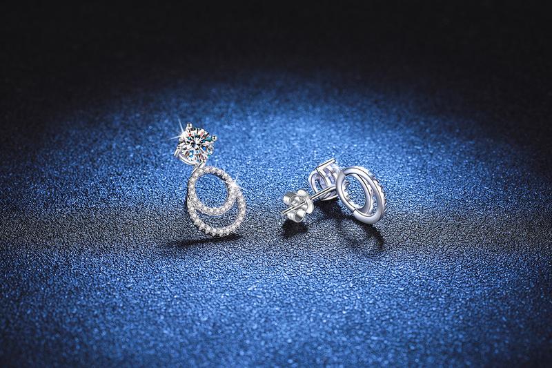 Product Introduction of European and American Earrings S925 Sterling Silver Studs Light Luxury High-end Moissanite Studs D Color 1 Carat Moissanite Earrings 10