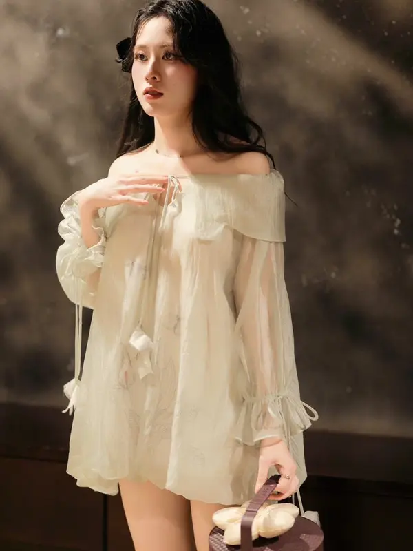 Váy ngắn dáng bí trễ vai Momia dress thiết kế Aguja Nữ 4
