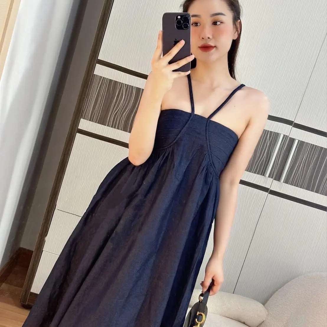 Váy dáng dài hai dây siêu che khuyết điểm