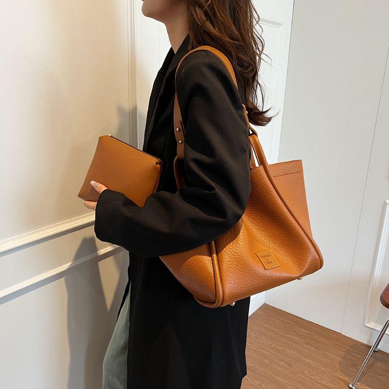 Product Introduction of Niche Underarm Bag Women's Bag 2024 New Fall Winter Trend Retro Tote Bag Japanese Style Large Capacity Vegetable Basket Bag 1