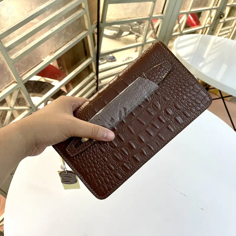Ví cầm tay da bò dập vân cá sấu - VCT03 2
