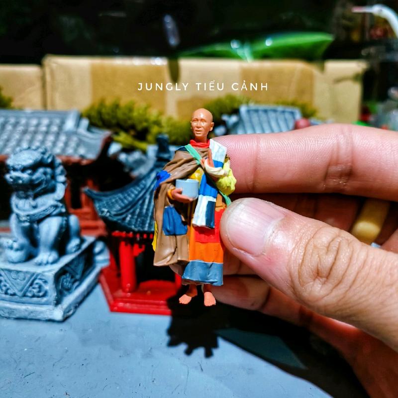 Mô hình sư thầy Minh Tuệ 5cm đẹp sắc nét trang trí tiểu cảnh hồ bán cạn, terrarium 4