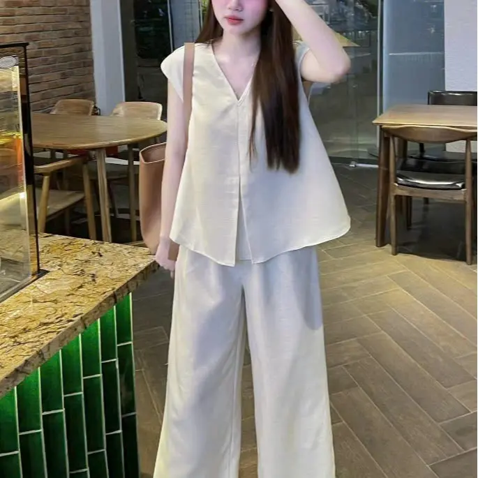 Set bộ tuyết nhung măc 2 kiểu áo cổ V cài nút thật ngắn tay kem quần dài ống rộng [kèm dây cột eo] xinh xắn dành cho các nàng diên đi chơi. Women top 2