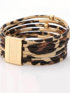 Pulsera de múltiples capas con patrón de leopardo, cierre magnético a la moda para mujeres y niñas, joyería versátil y exquisita para regalo de cumpleaños