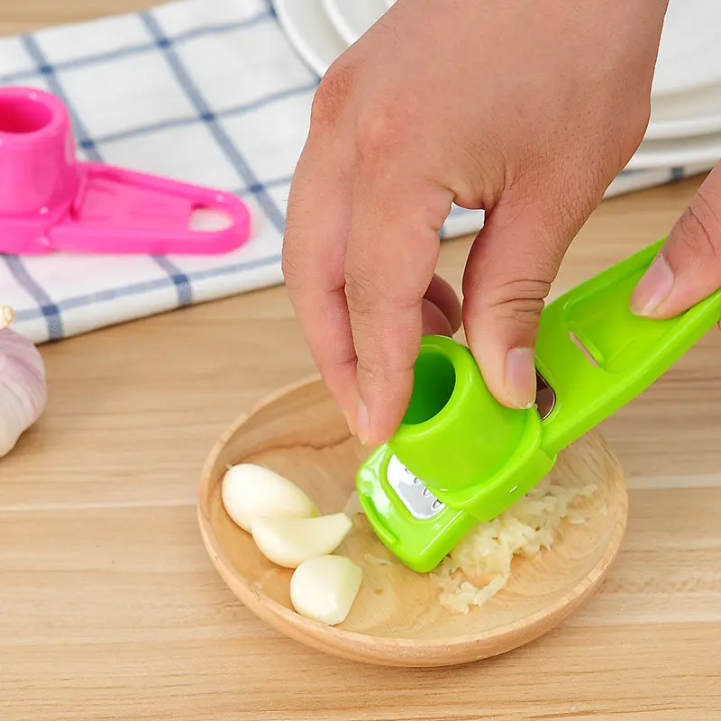 2PCS Garlic Press Puree Manual Pounding Magic Mincer Peeling Kitchen Garlic Grinder Crusher Masher Household Multifunctional Accessories