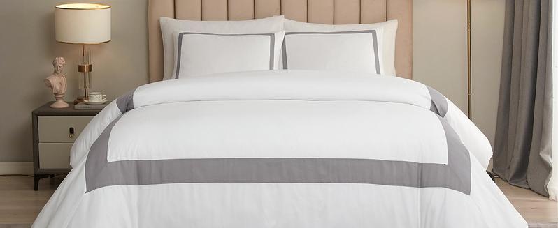 Product Introduction of Hotel Duvet Cover Set 3Pcs Microfiber Simple Line Style Bedding Set Ultra Soft Quilt Cover Set with Pillowcases, Navy, King 3