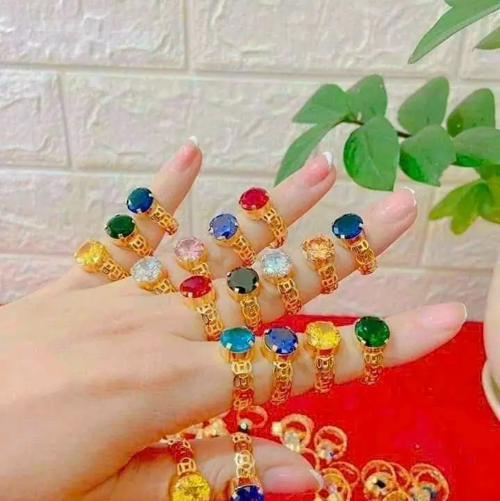kim t.iề.n đá