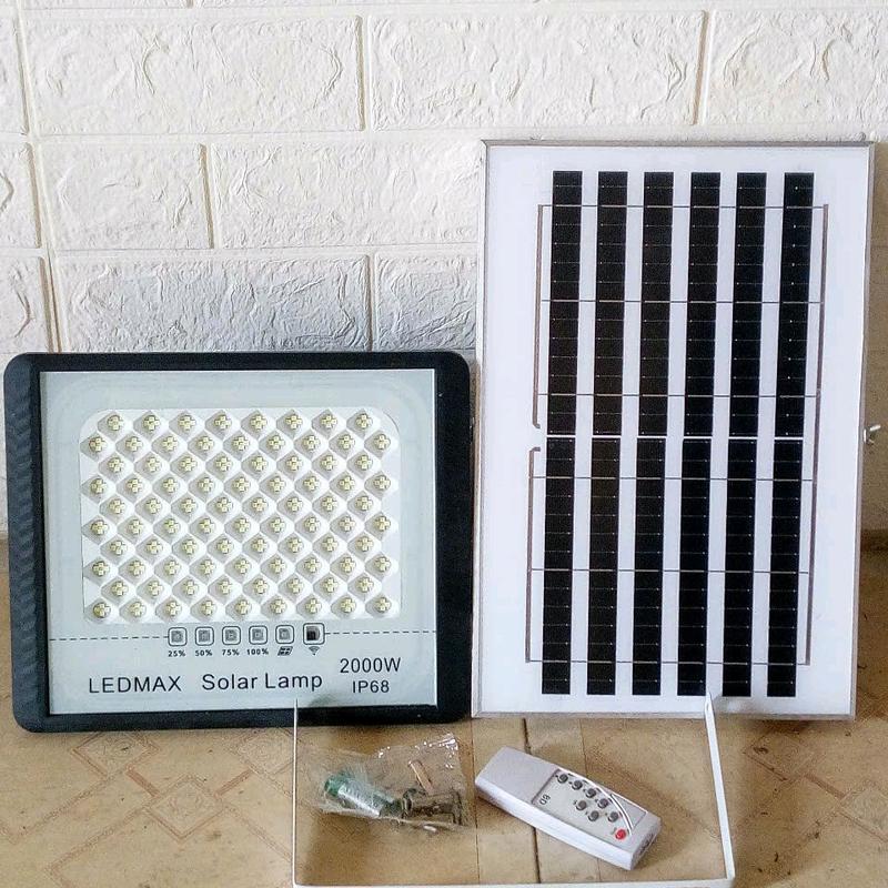 Đèn năng lượng mặt trời LEDMAX 2000w Mắt Ngọc 0