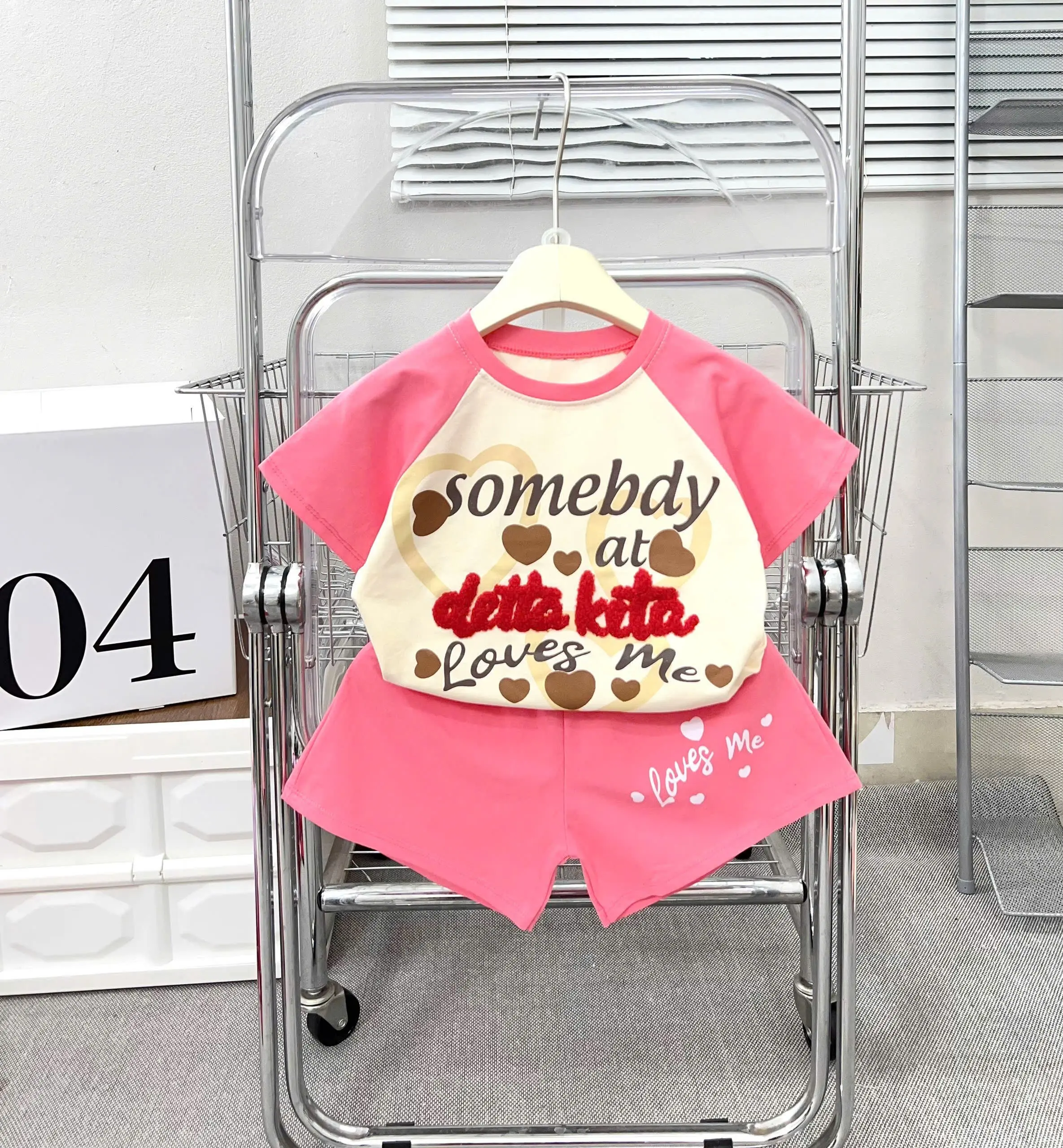 16-28kg Bộ quần áo cotton mềm mát cho bé gái TRÁI TIM CHỮ DẬP NỔI