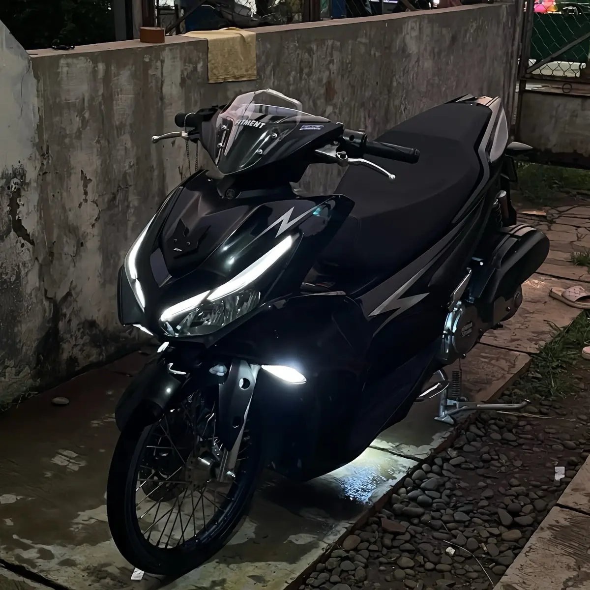 lampu kolong cocok untuks semua tipe motor aerox, vario, beat, nmax, vesmet dll