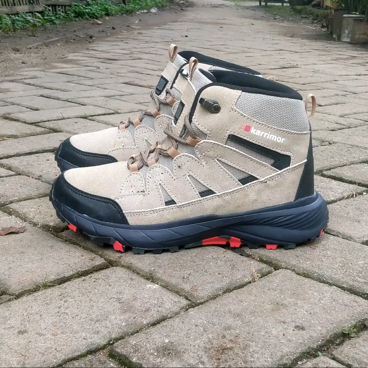sepatu gunung murah meriah