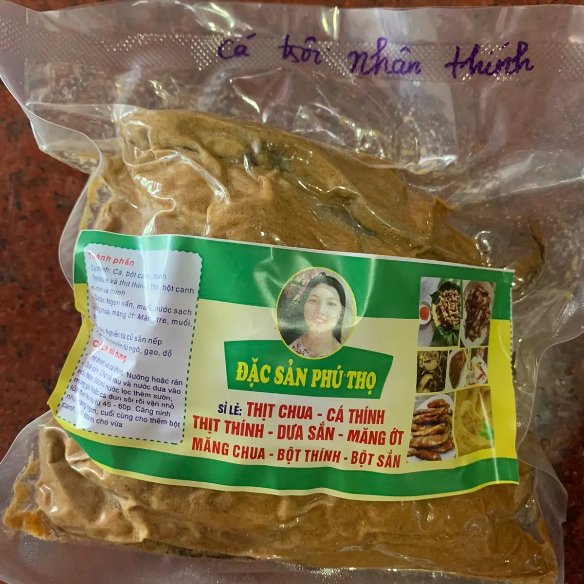 Cá trôi nhân thính 1 kg  .Đóng gói hút chân không. Rán lên ăn với cơm nóng.