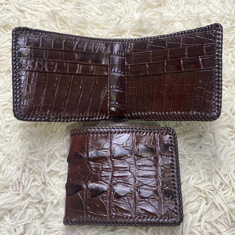  Ví Da Nam Cá Sấu 2 Mặt Đan Viền Thủ Công Bảo Hành 12 Tháng Tặng Hộp Sang Trọng + 1 Móc Khóa Ngẫu Nhiên 