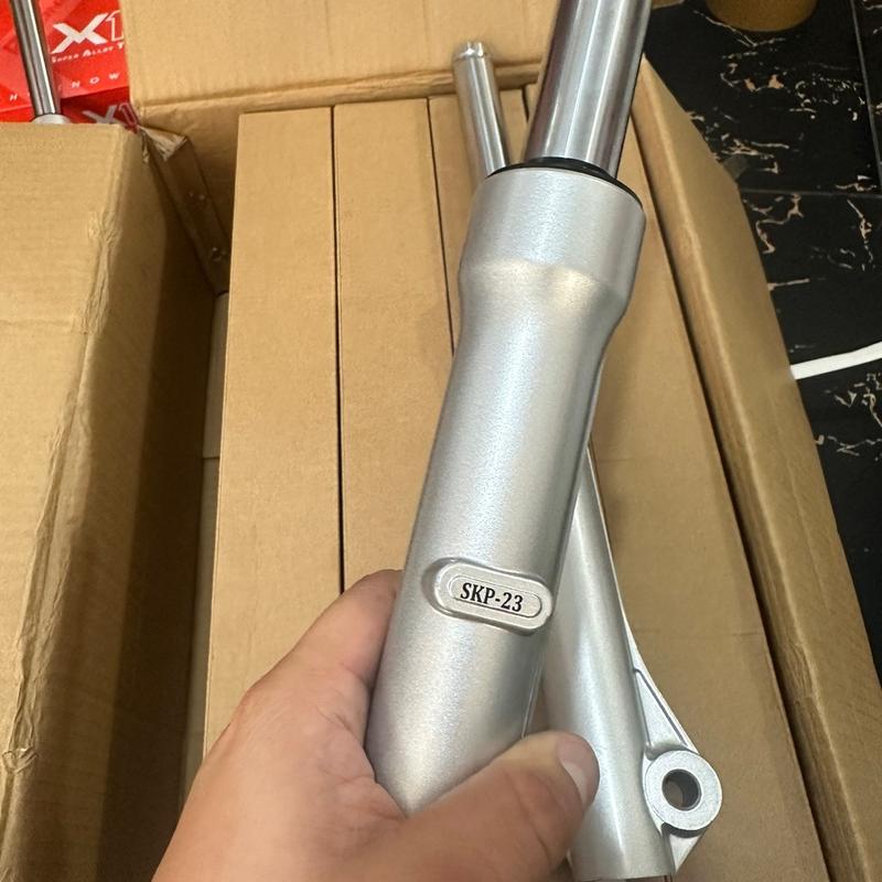 Phuộc trước đĩa S110 thương hiệu SKP cho xe từ thắng đùm trước lên thắng đĩa trước