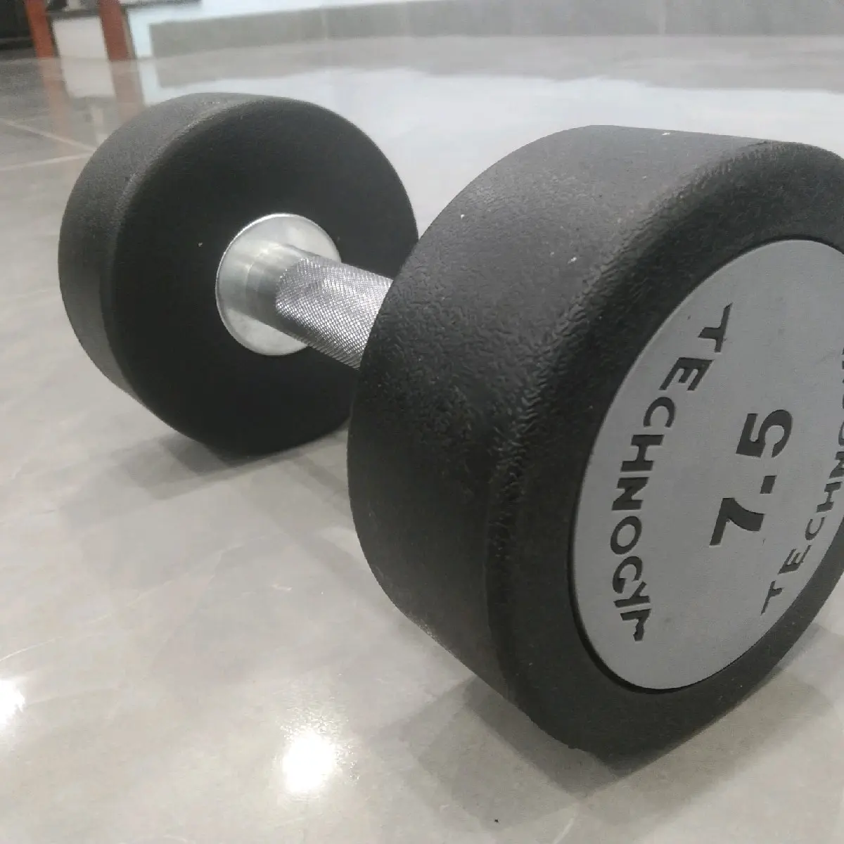 Viên tạ tay thép bọc cao su Technogym 7.5kg