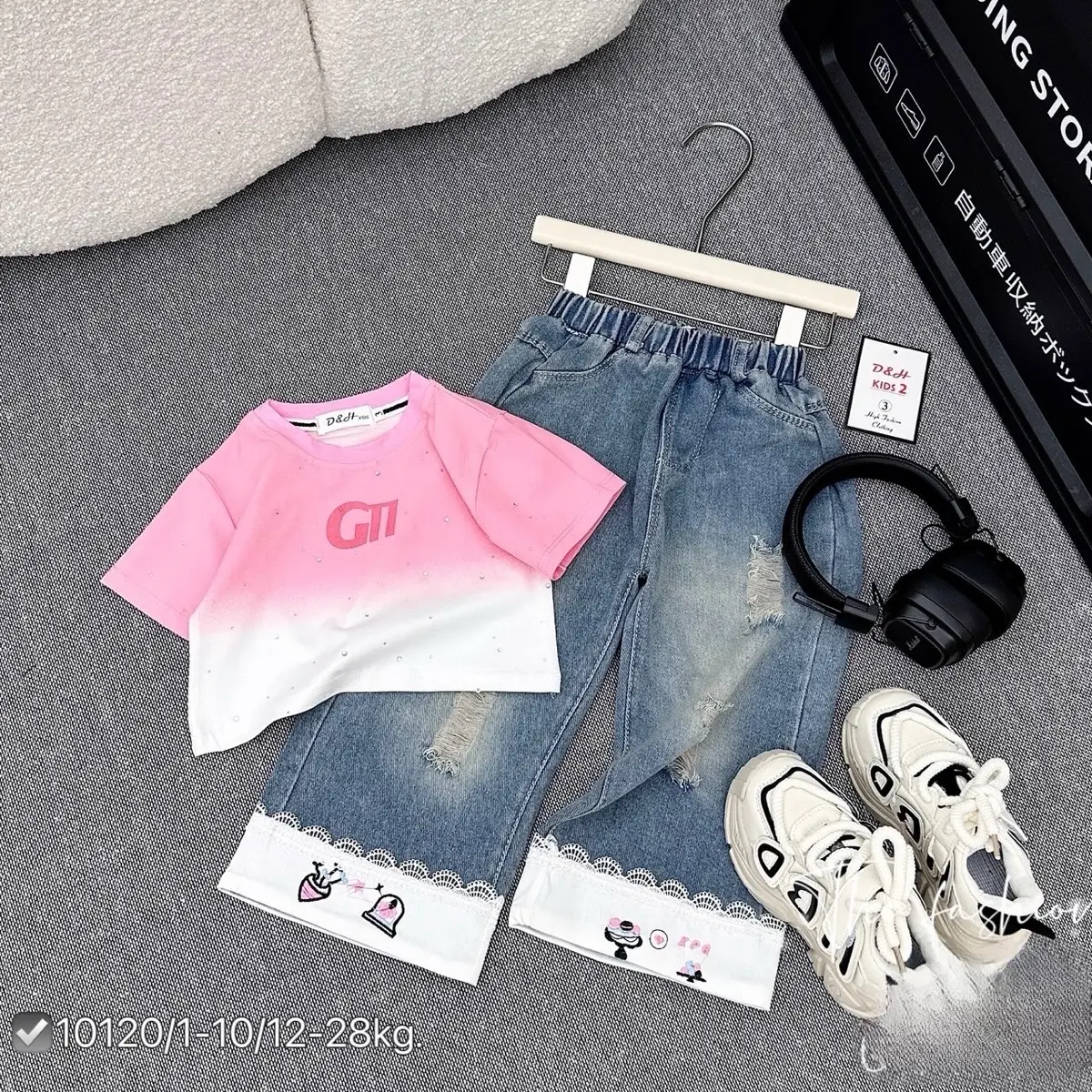 Set bộ áo phông cotton phối quần jean đính đá sang chảnh cho bé gái