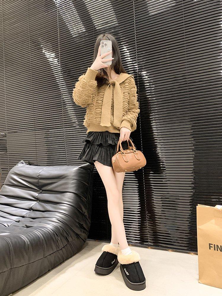 Product Introduction of Women's Cotton-Padded Shoes Winter 2024 New Popular Home Warm Velvet Cotton Slippers Non-Slip Simple Advanced Snow Fashionable Boots 10