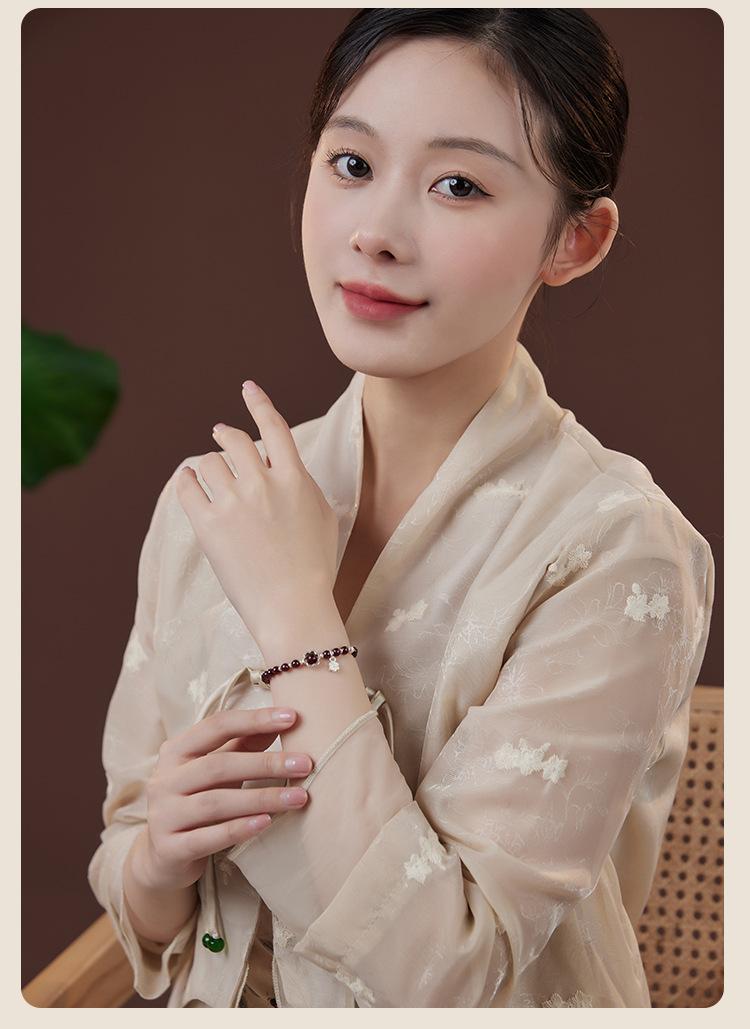 Product Introduction of Luo Jinran Natural Garnet S925 Sterling Silver Bracelet for Women New Chinese Style Flower Beaded Niche Gift 4