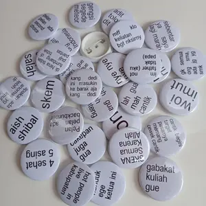 BERSY - Pin Button Meme Brain Rot Text Lucu 44mm