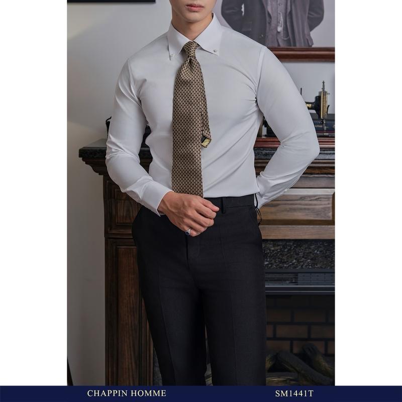  Áo Sơ mi 1441T 1443T màu trắng dài tay truyền thống by Chappin Homme với 2 phiên bản cổ. Form regular fit chất liệu bamboo & cotton cao cấp thích hợp mặc trong nhiều dịp. 