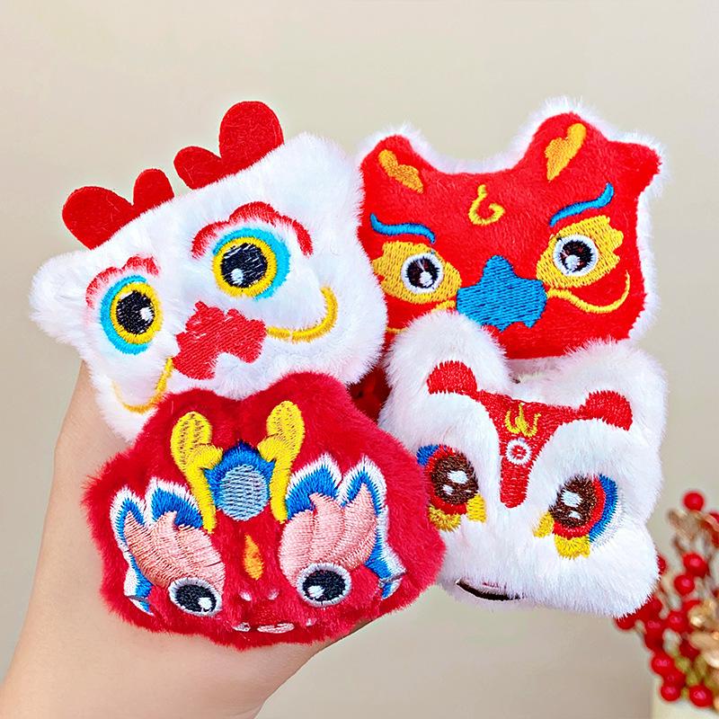 Product Introduction of Scrunchies màu đỏ, vòng tay đa chức năng, búp bê dễ thương, vòng tay vải nỉ Mũ Cài Tóc, quà tặng lễ hội mùa xuân, phụ kiện thời trang trẻ em, năm mới 2025, AKKU 15