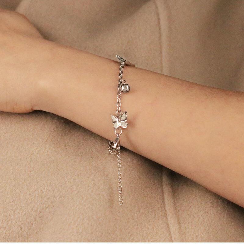 Product Introduction of Vòng Tay Chuông, Phong Cách Instagram, Dành Cho Nữ, Phong Cách Hàn Quốc, Thiết Kế Đơn Giản Và Cá Nhân Hóa, Thích Hợp Cho Học Sinh Và Bạn Thân, Vòng Tay Cặp Đôi, Thiết Kế Phổ Biến Trên Mạng, Thích Hợp Cho Mùa Đông, Thiết Kế Mơ Hồ Lô vòng  tay  garnet 3