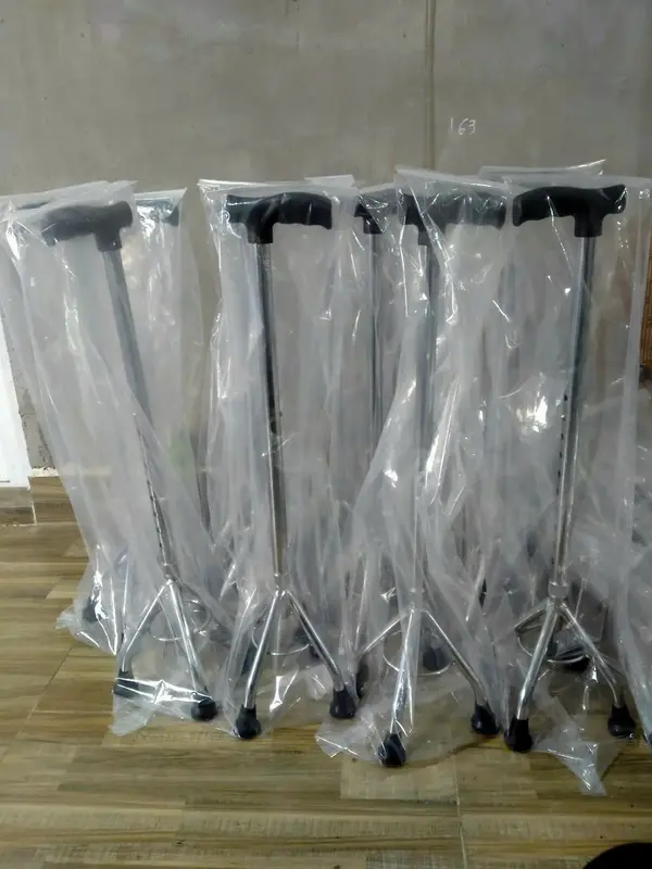 Gậy chống trượt inox 4 chân cao cấp cho người cao tuổi 2