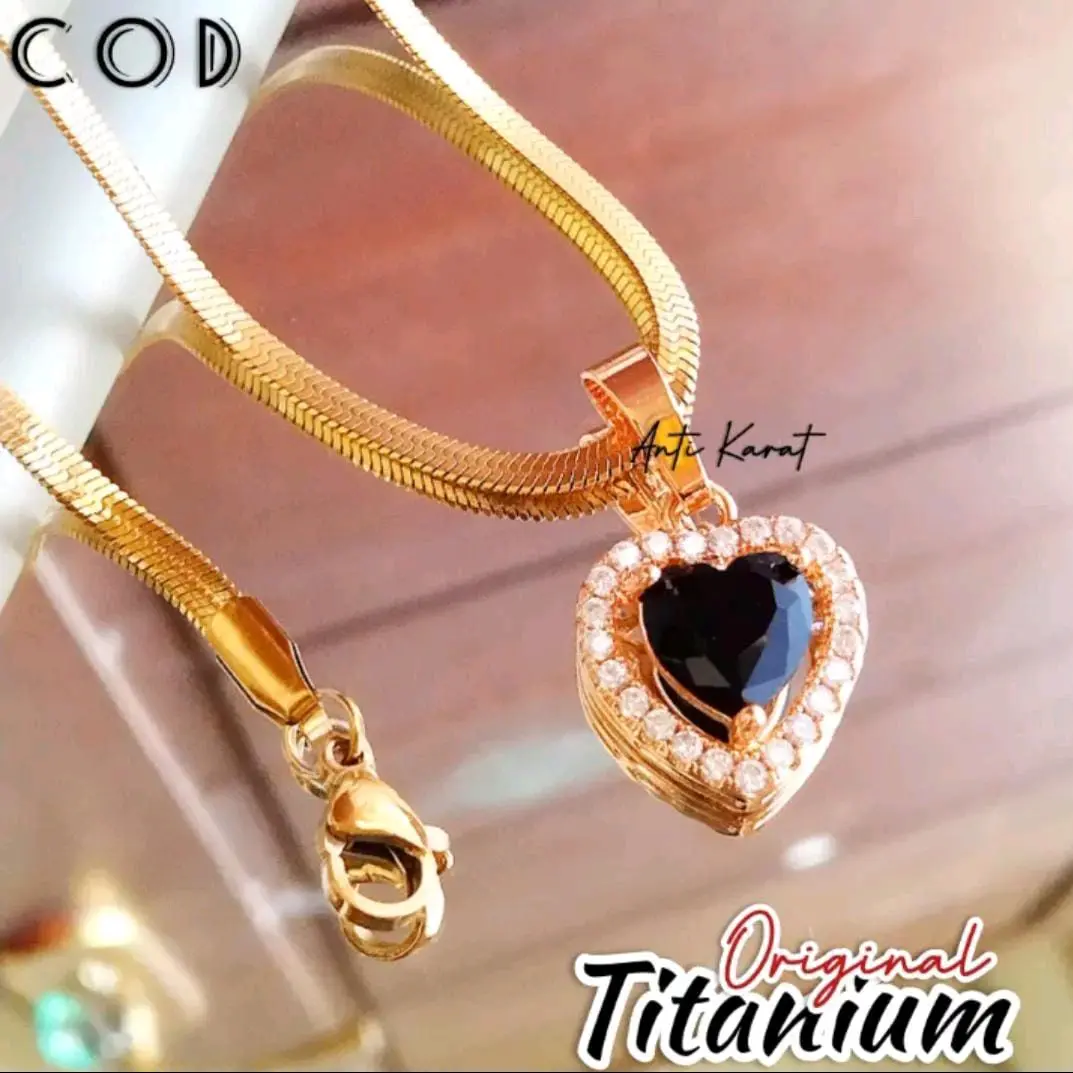 Kalung Titanium Gepeng Plus Liontin Love Permata Hitam Terbaru