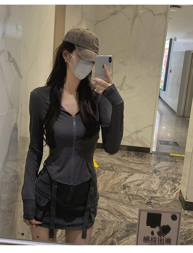 Product Introduction of 2025 New Ice Silk Sunscreen Clothes for Women, slim fit, waist cinching, small stature, slimming, UV resistant, breathable, thin jacket, fashionable and versatile 25
