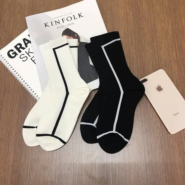 Black and white line long stockings for men and women Korean version ulzzang couple Harajuku style mid tube socks European and American street fashion brand