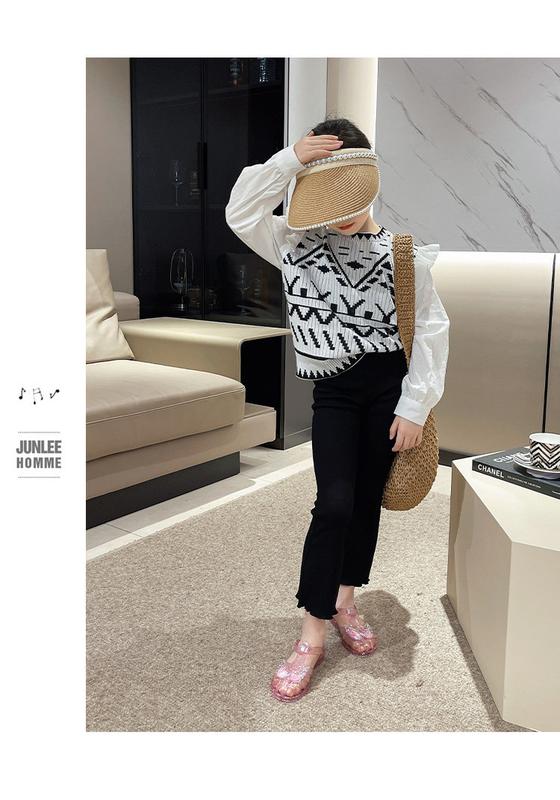 Product Introduction of Giày Sandal đế mềm họa tiết bướm lấp lánh nhiều màu sắc cho bé gái 26