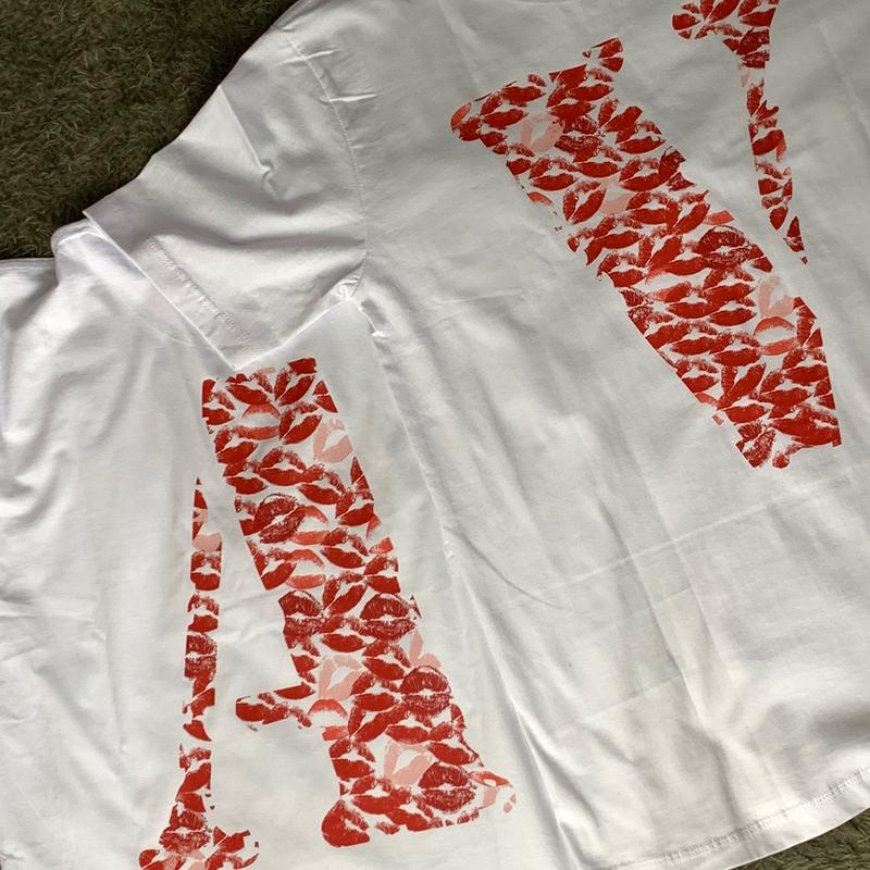 (J-R) T-shirt Kiss Mark/Kaos Kiss Viral Inisial Custome/Unisex/Premium Cotton Combed 30s 2
