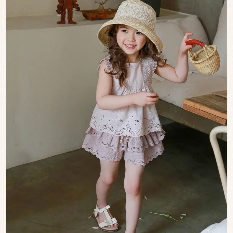 quần váy thêu ren Strawberry cho bé 2