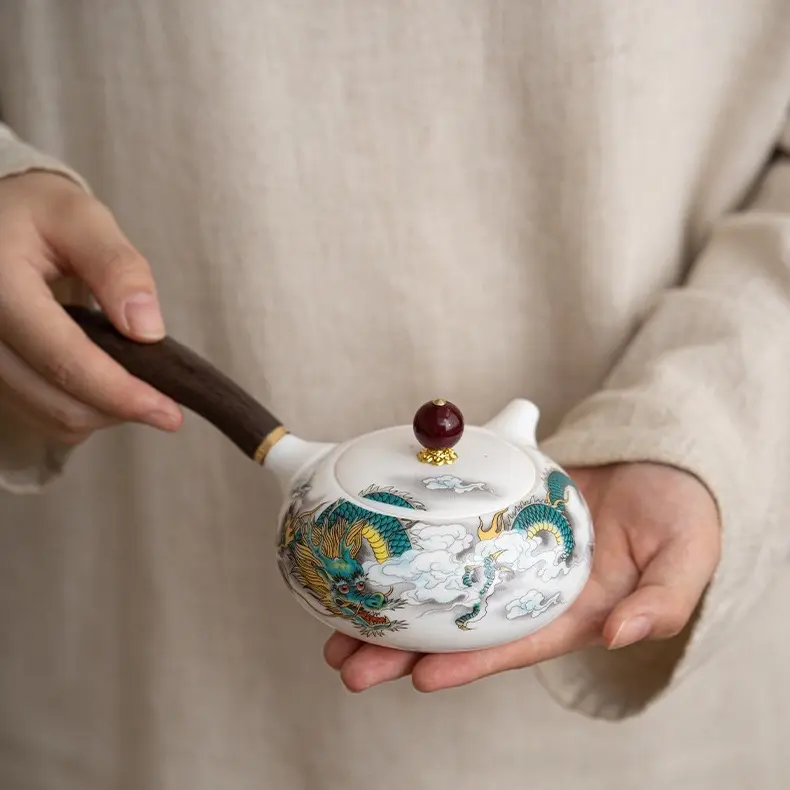 Ấm trắng sứ cán dài hoạ tiết r.ồng