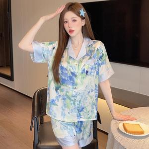 Set Ruang Rehat untuk Wanita, Ringan, Piyama Seluar Pendek Sentuhan Sutera, dengan Depan Terbuka dan Sulaman Mewah, Pakaian Rumah Selesa, Sesuai untuk Waktu Tidur dan Pakaian Kasual Harian