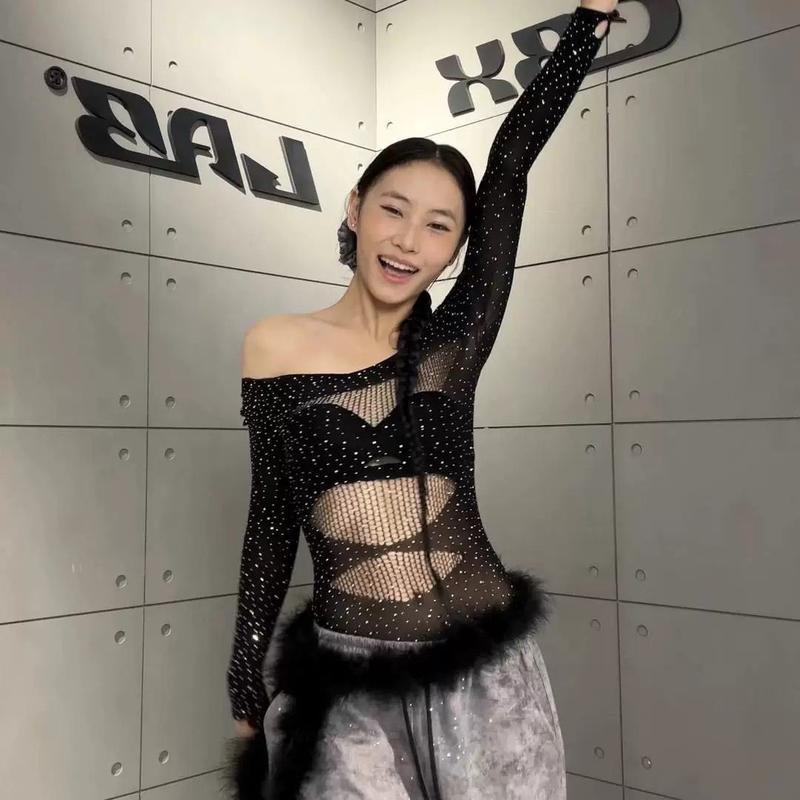 Product Introduction of Áo Jumpsuit Quần Cô Gái Nóng Bỏng Gợi Cảm, Phong Cách INS Châu Âu Và Mỹ Dài Tay, Áo Phông Áo Xuyên Thấu Khiêu Vũ khoét Áo Múa Jazz Dáng Ôm 10