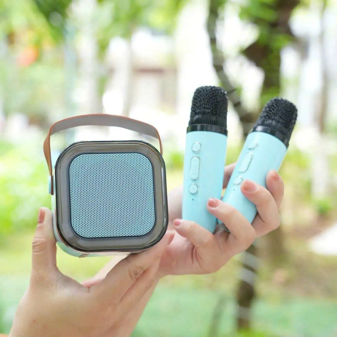 (KÈM SẴN 2 MÍC ) Bộ Loa Bluetooth Karaoke Mini K12 Kèm 2 Mic Không Dây Công Suất 10W Thiết Kế Đèn Lồng Thời Trang Tiện Lợi mang Theo