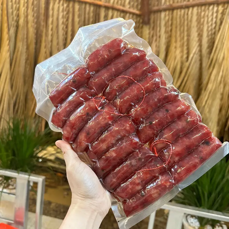 1 KG lạp xưởng nạc HEO truyền thống ( Nhà TONY MÓM) tuơi sấy dẻo . Trong bịch có xíu nước là nước ướp gia vị 4