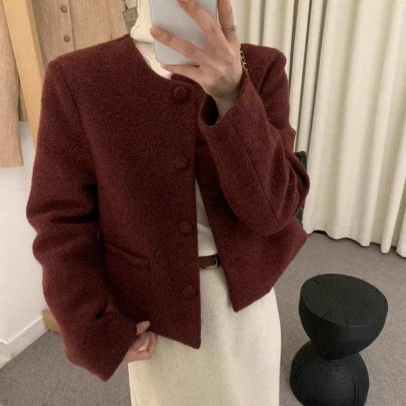 Áo dạ nữ A.697, Áo dạ lông xù dáng lửng cổ tròn tay dài phối cúc bọc túi ngang phong cách thanh lịch - Shop Chấm Bi Women Top