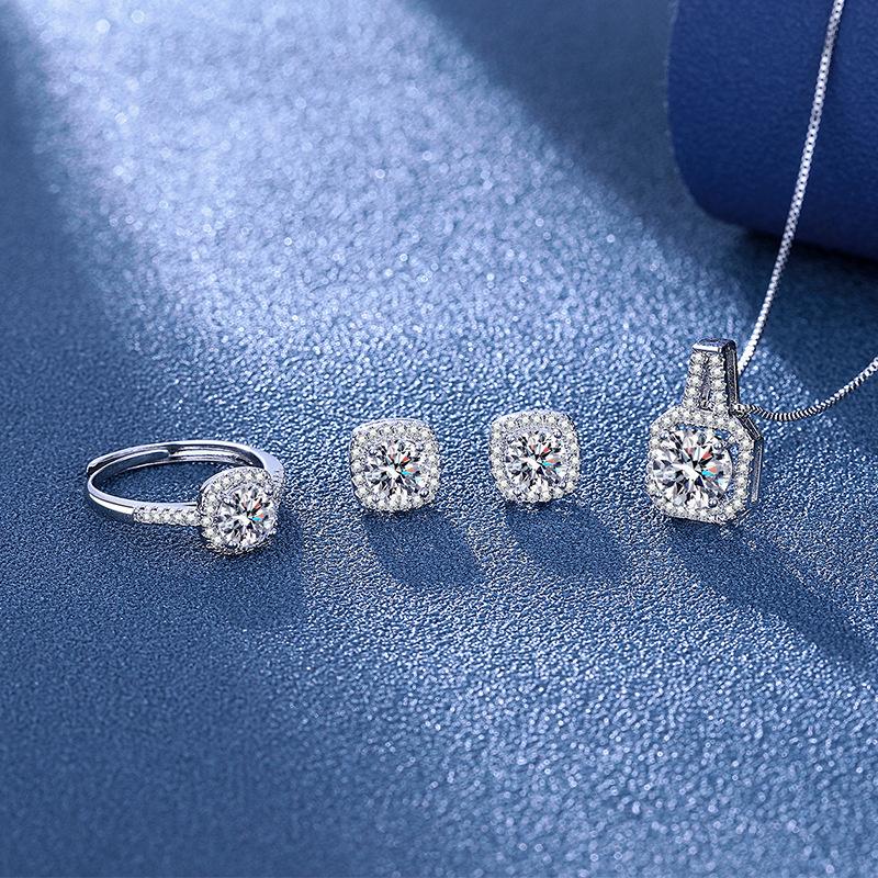 Product Introduction of Korean Style High-End Square Zircon Set 1 Carat Diamond Ring Necklace Earrings Three-Piece Set Light Luxury Brightening Versatile Valentine's Day Birthday Gift 7