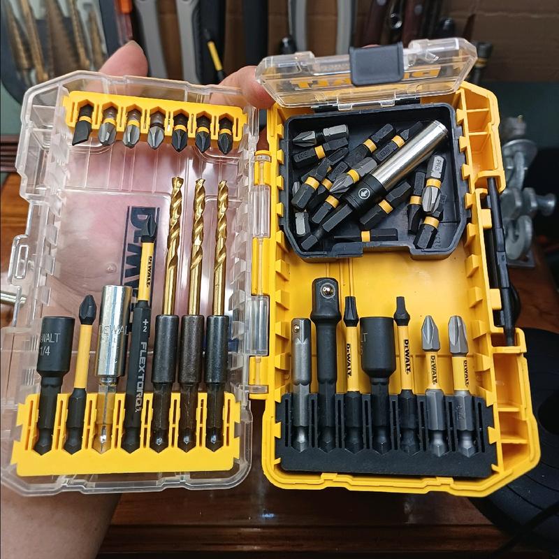 hộp vít mũi khoan tổng hợp dewalt
