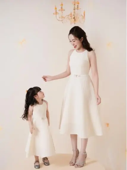 Đồ Đôi Mẹ Và Bé Gái - IVY Dress- Váy Cổ Tròn Khoét Nách Phong Cách Tiểu Thư Cho Mẹ Và Bé Đi Chơi, Dự Tiệc